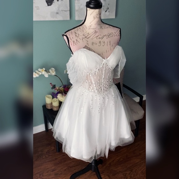 Short wedding dress, reception, engagement photo or bachelorette dress - Picture 3 of 4